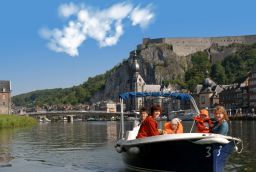 <p>Dinant Evasion: Bateaux sans permis</p> in Provinz Namur